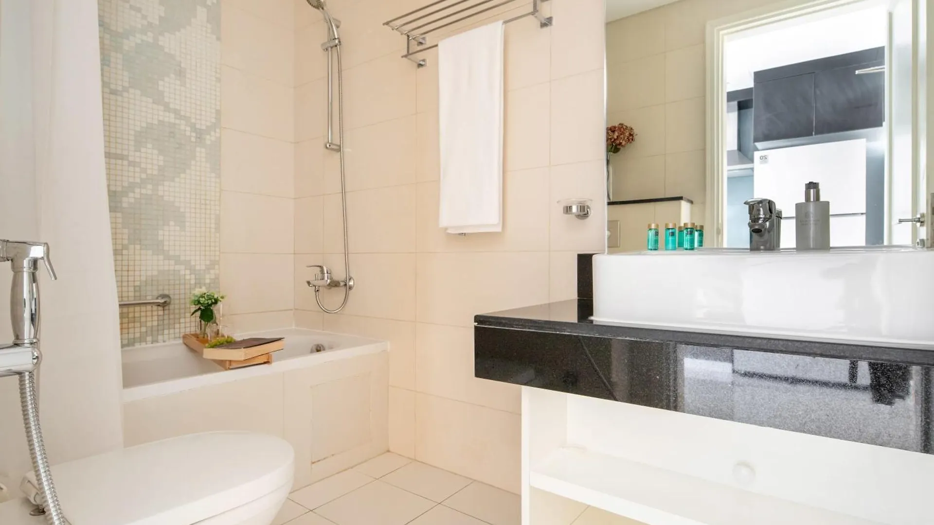 Frank Porter - Capital Bay Tower B Dubai Apartment